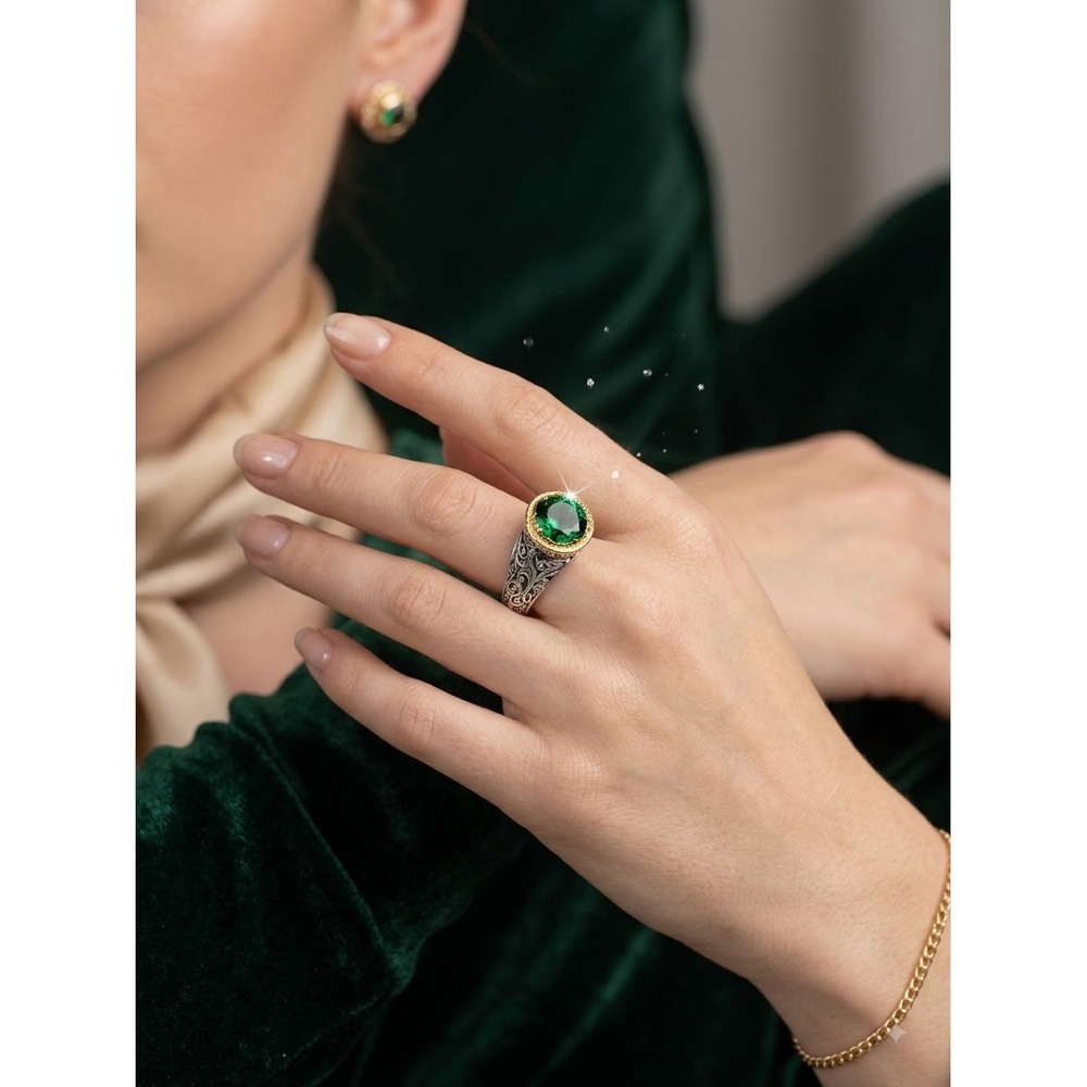 Vintage Style Mixed Metal Green Stone Engraved Band Cocktail Ring Size 8